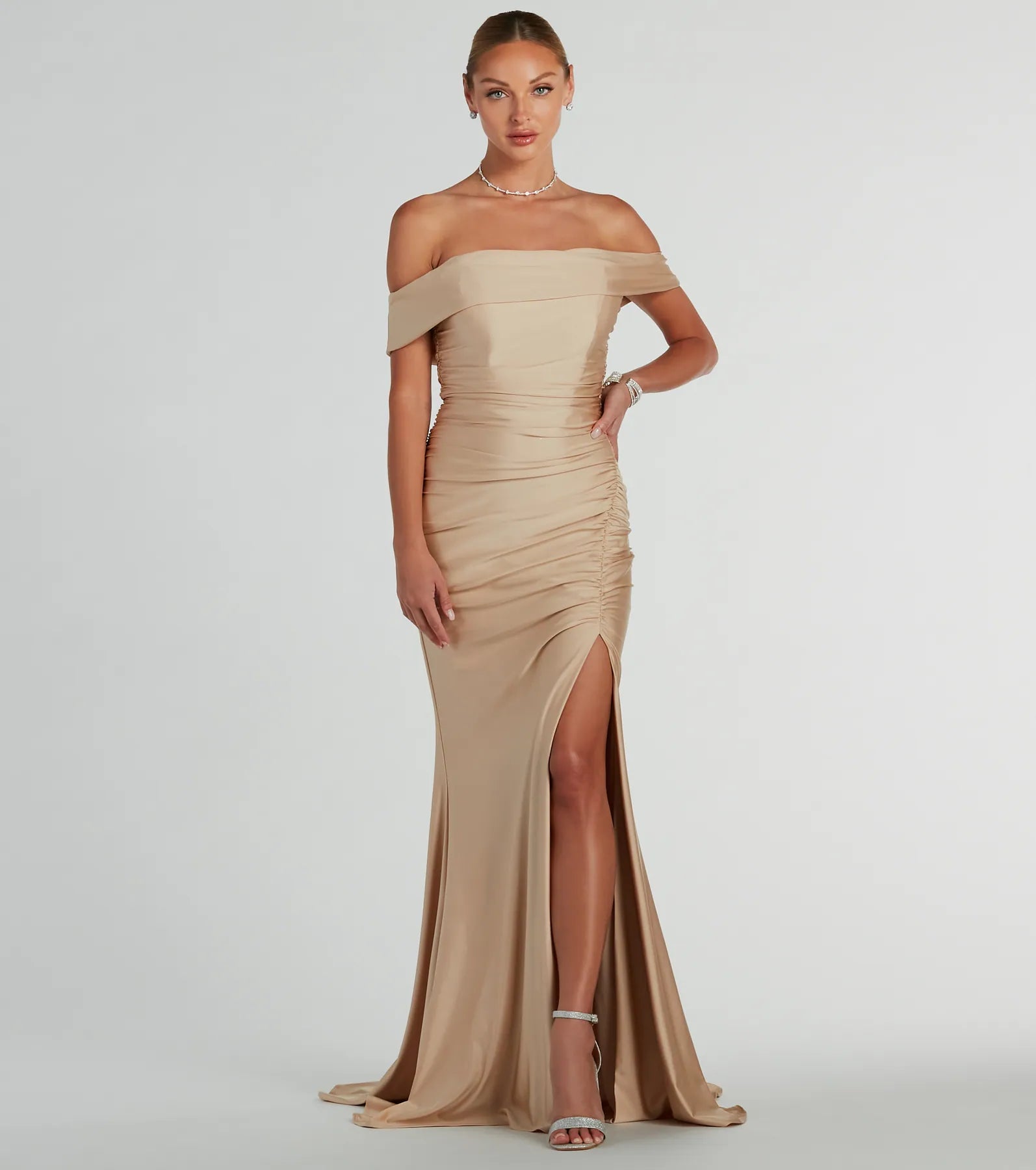 Weekend Bonanza Alicia Off-The-Shoulder Mermaid Formal Dress