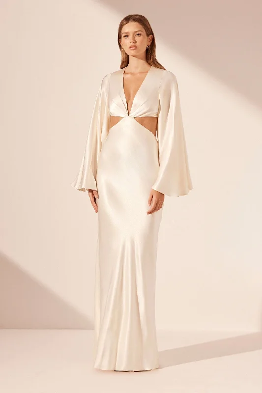 Weekend Deal Rush LA LUNE FLARED SLEEVE OPEN BACK MAXI DRESS - CREAM