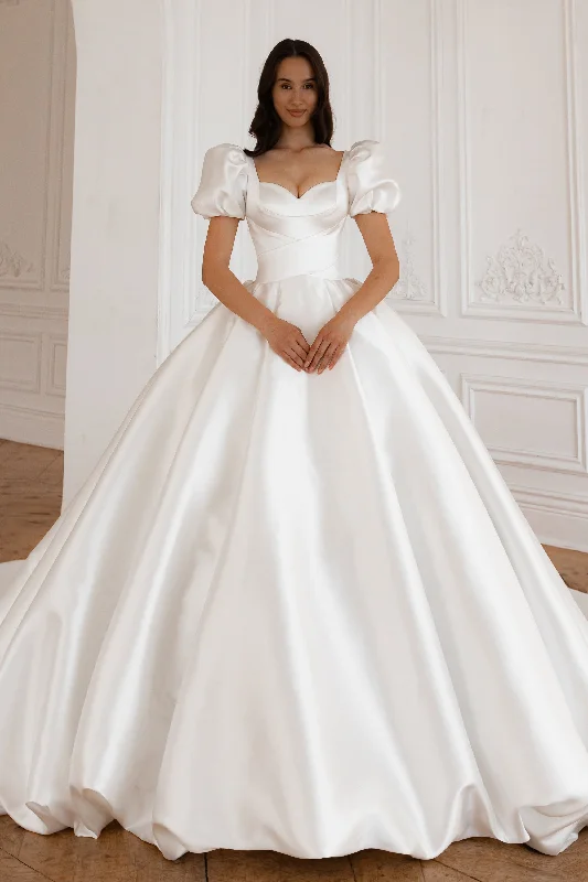 Big Discount Event Mikado Wedding Gown Aurora with Long Train
