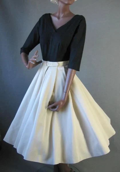 Offer Ending Soon 50s Women's Dress Dramatic Black & White Vintage Full Skirt Medium Fit and Flare VFG Pat Hartly