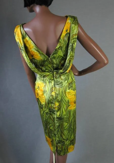 Weekend Deals Galore 60s Women's Dress Vintage Bombshell Wiggle Silk Floral Print Back Interest Medium VFG Weekend Deals Galore 60s Women's Dress Vintage Bombshell Wiggle Silk Floral Print Back Interest Medium VFG