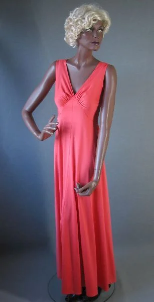 Weekend Bargain Time 70s Women's Vintage Maxi Dress Empire Waist 30s Style Wedding Guest Chiffon Cape Small to Medium VFG Weekend Bargain Time 70s Women's Vintage Maxi Dress Empire Waist 30s Style Wedding Guest Chiffon Cape Small to Medium VFG